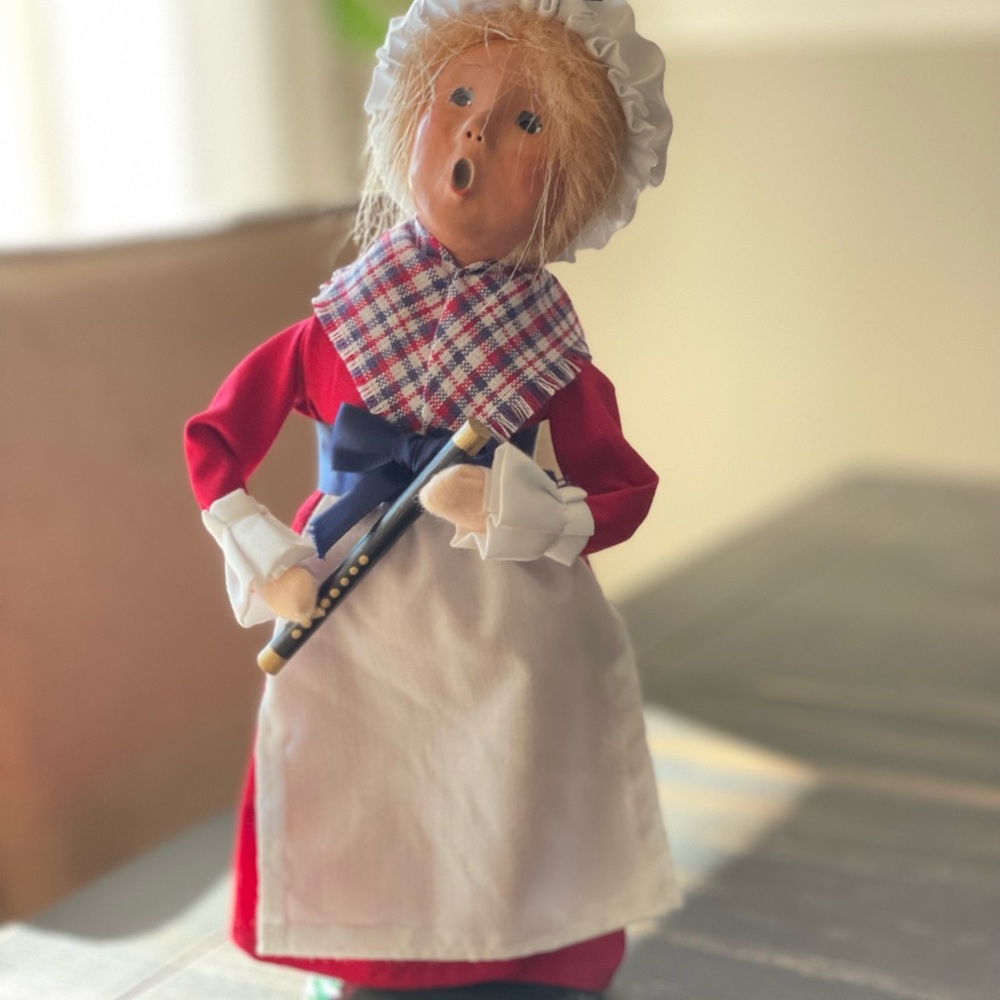 Byers Choice 2010 Williamsburg Colonial Patriotic Girl